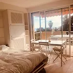 Seaside Appartment With Terrasse In Menton Garavan
