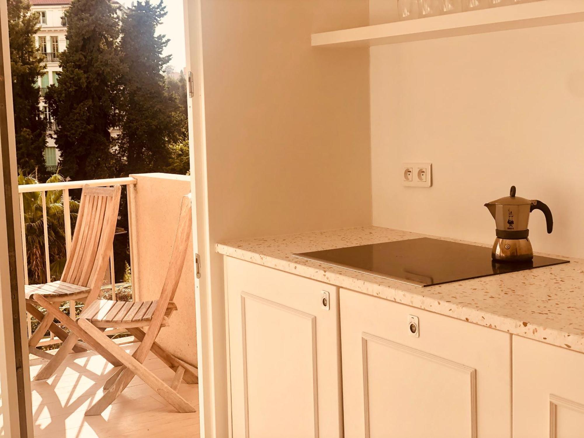 Seaside With Terrasse In Garavan *
