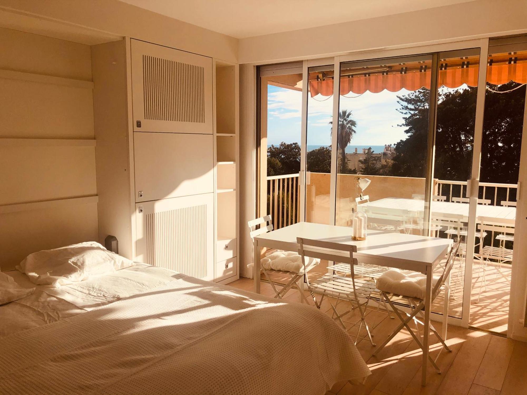 Apartment Seaside With Terrasse In Garavan *