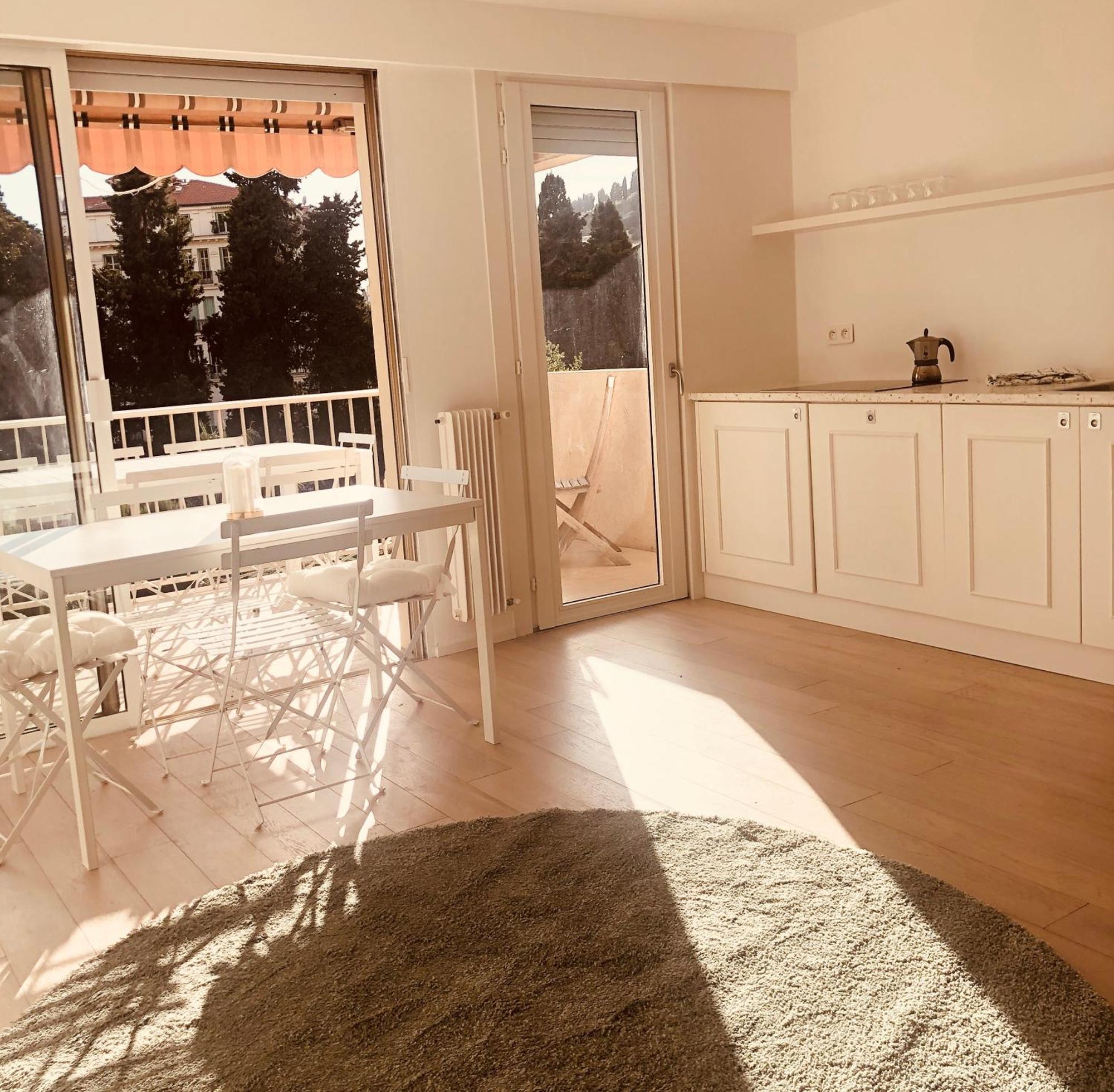 Seaside With Terrasse In Garavan *